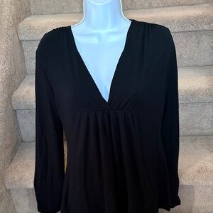 Banana Republic Black Rayon V-Neck Blouse in Size Medium